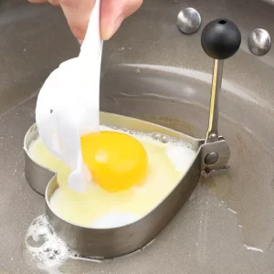 תבניות נירוסטה יעודיות להכנת ביצים בצורות שונות.