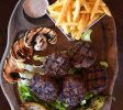 מסעדת Steak Wood במסעדה