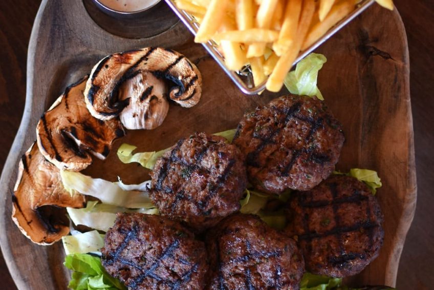 מסעדת Steak Wood במסעדה