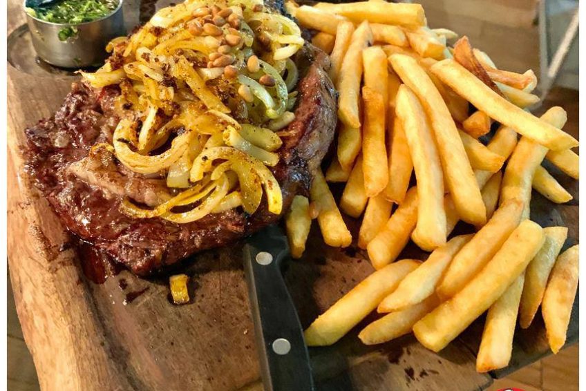 מסעדת Steak Wood במסעדה